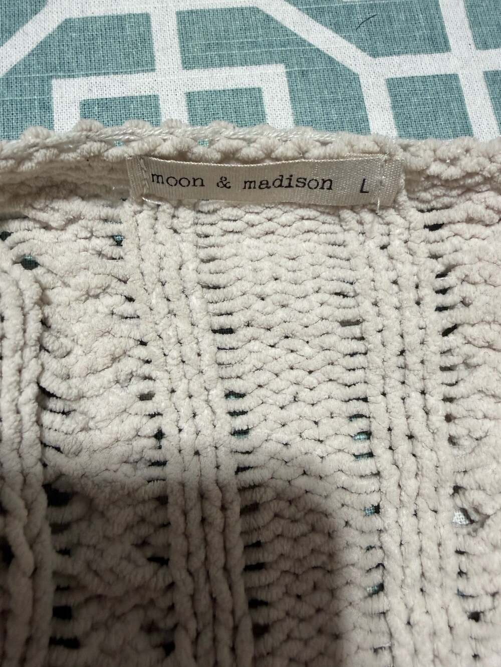 Moon & Madison Cream Chenille Chunky Knit V-Neck Sweater - Picture 2 of 3